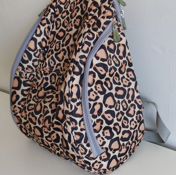 🌿LEOPARD PRINT BACKPACK🌿 - Picture 8 of 14